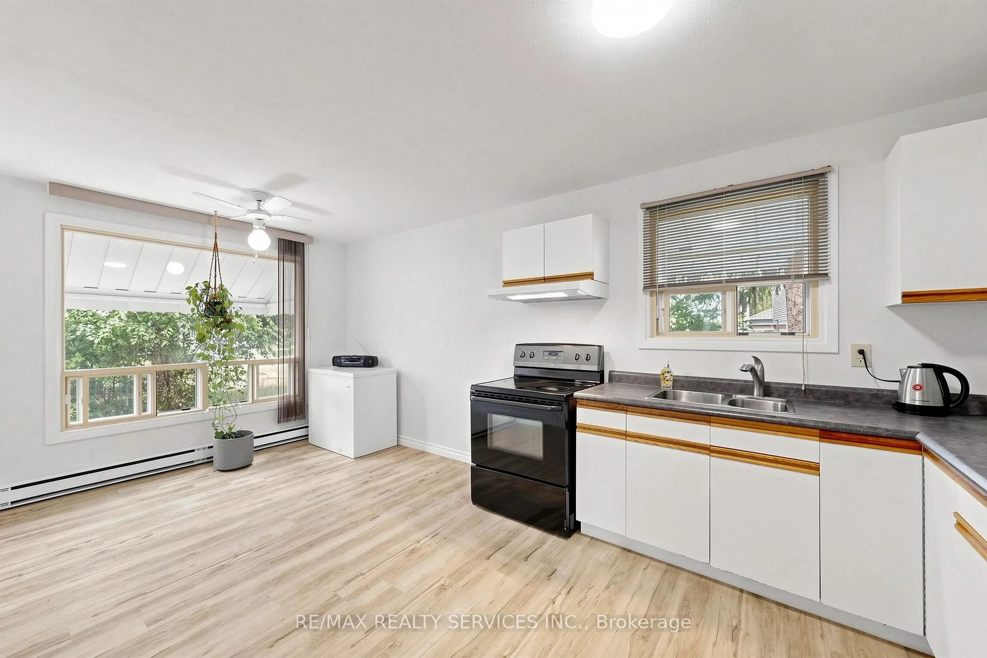 Photo 15 of 41 Huntingwood Crescent, Brampton, Central Park — HOMEH