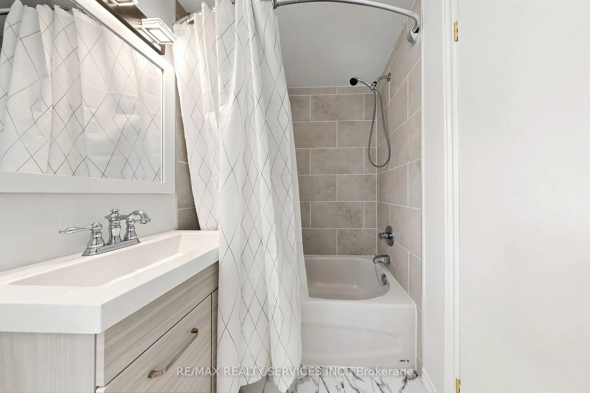 Photo 25 of 41 Huntingwood Crescent, Brampton, Central Park — HOMEH