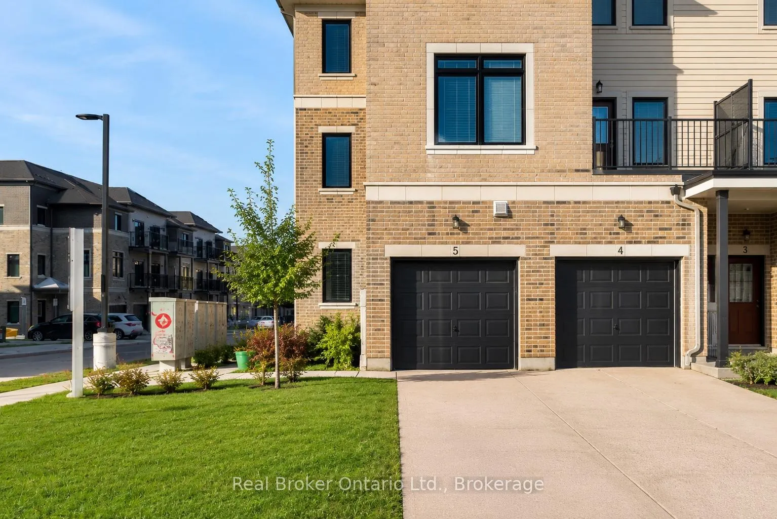 Photo 4 of Unit 5, 107 Westra Drive, Guelph, Willow West/Sugarbush/West Acres — HOMEH