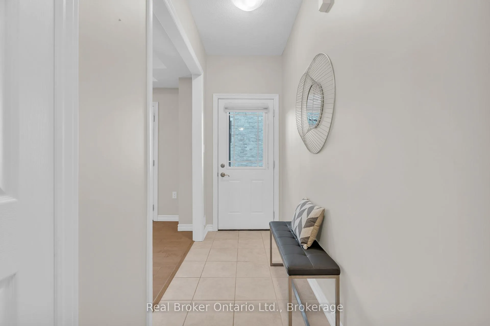 Photo 9 of Unit 5, 107 Westra Drive, Guelph, Willow West/Sugarbush/West Acres — HOMEH