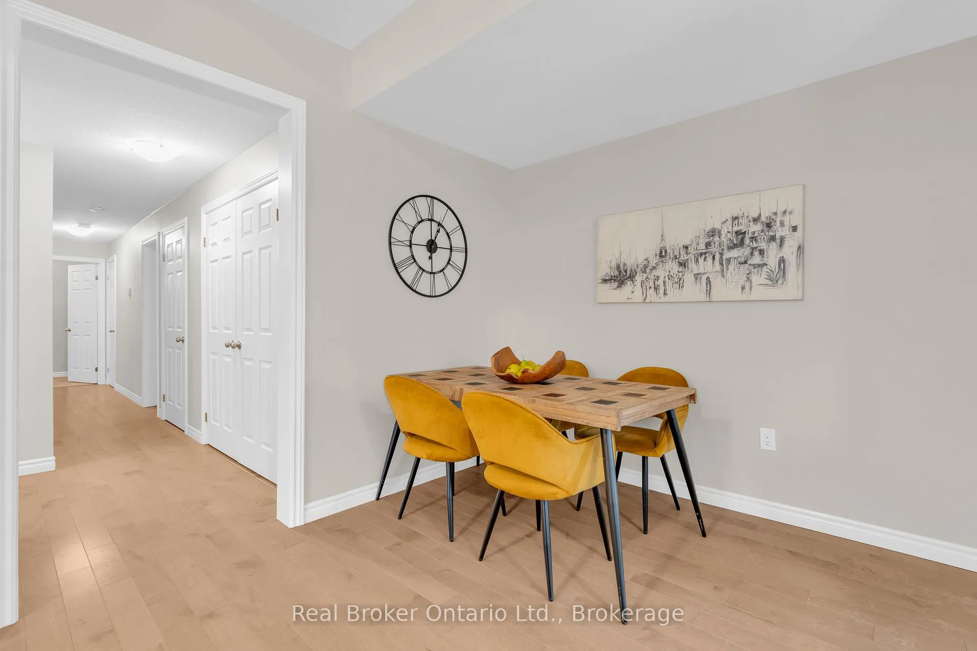 Photo 17 of Unit 5, 107 Westra Drive, Guelph, Willow West/Sugarbush/West Acres — HOMEH
