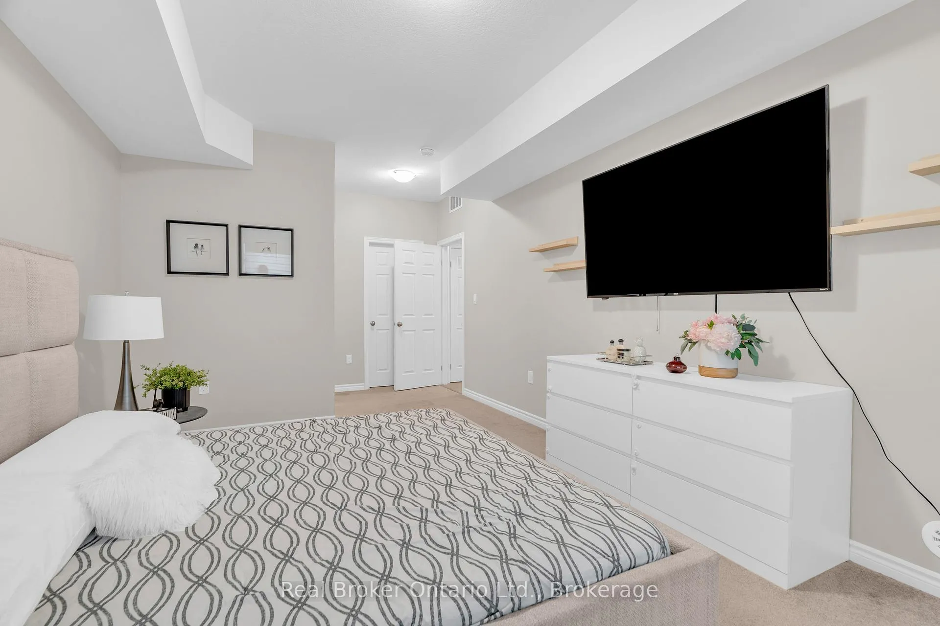 Photo 27 of Unit 5, 107 Westra Drive, Guelph, Willow West/Sugarbush/West Acres — HOMEH