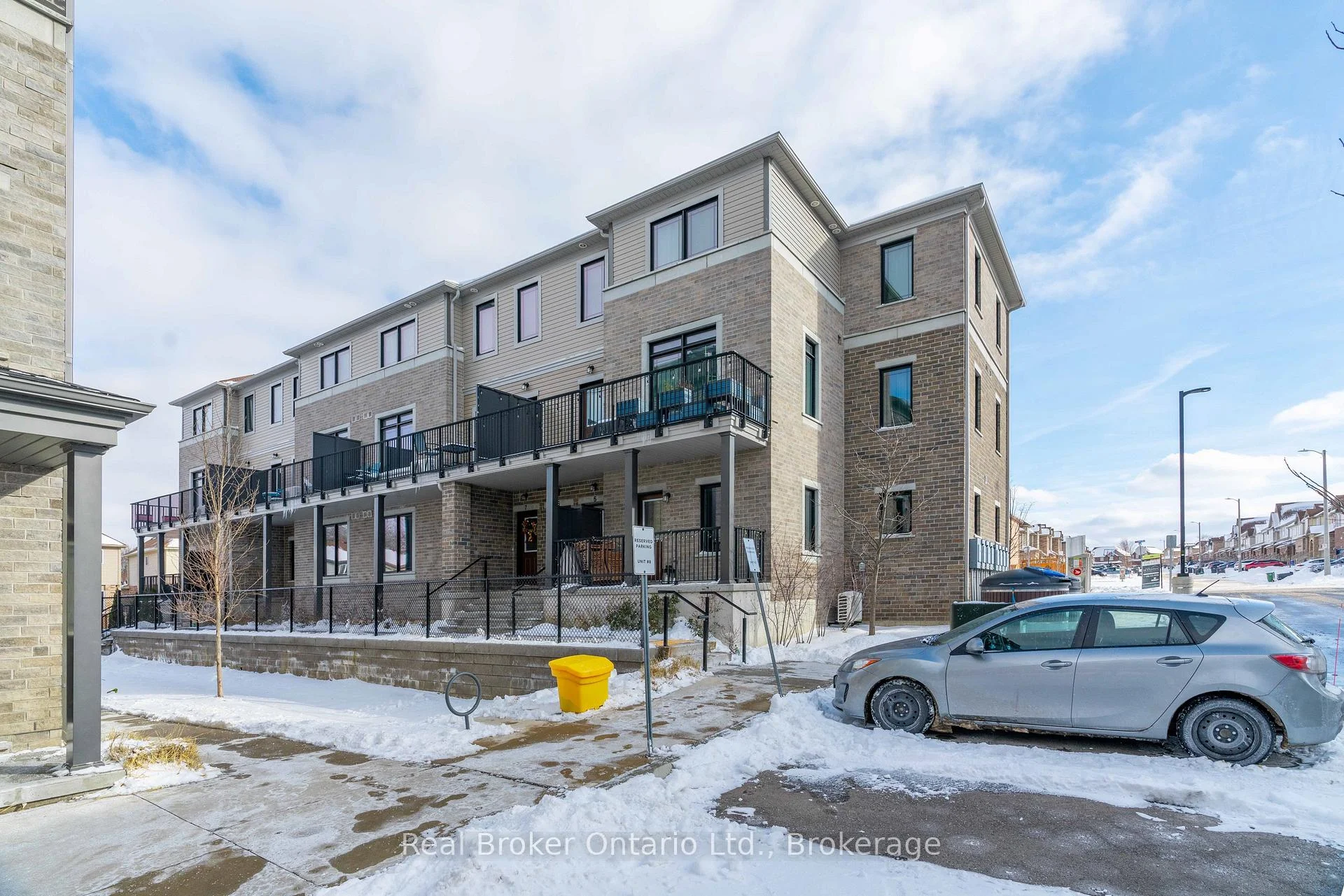 Photo 2 of Unit 5, 107 Westra Drive, Guelph, Willow West/Sugarbush/West Acres — HOMEH