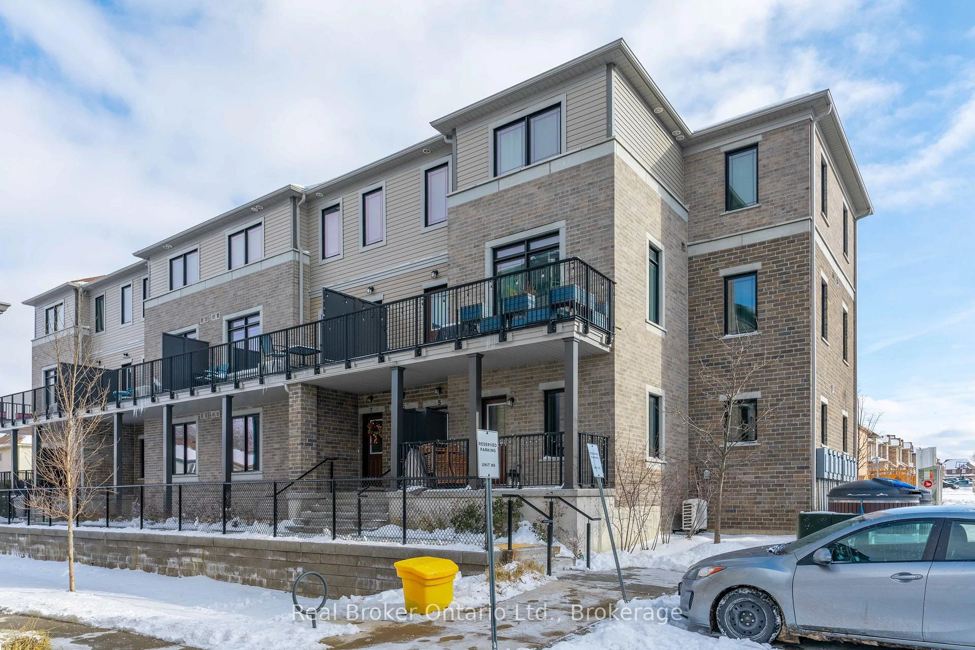 Photo 3 of Unit 5, 107 Westra Drive, Guelph, Willow West/Sugarbush/West Acres — HOMEH