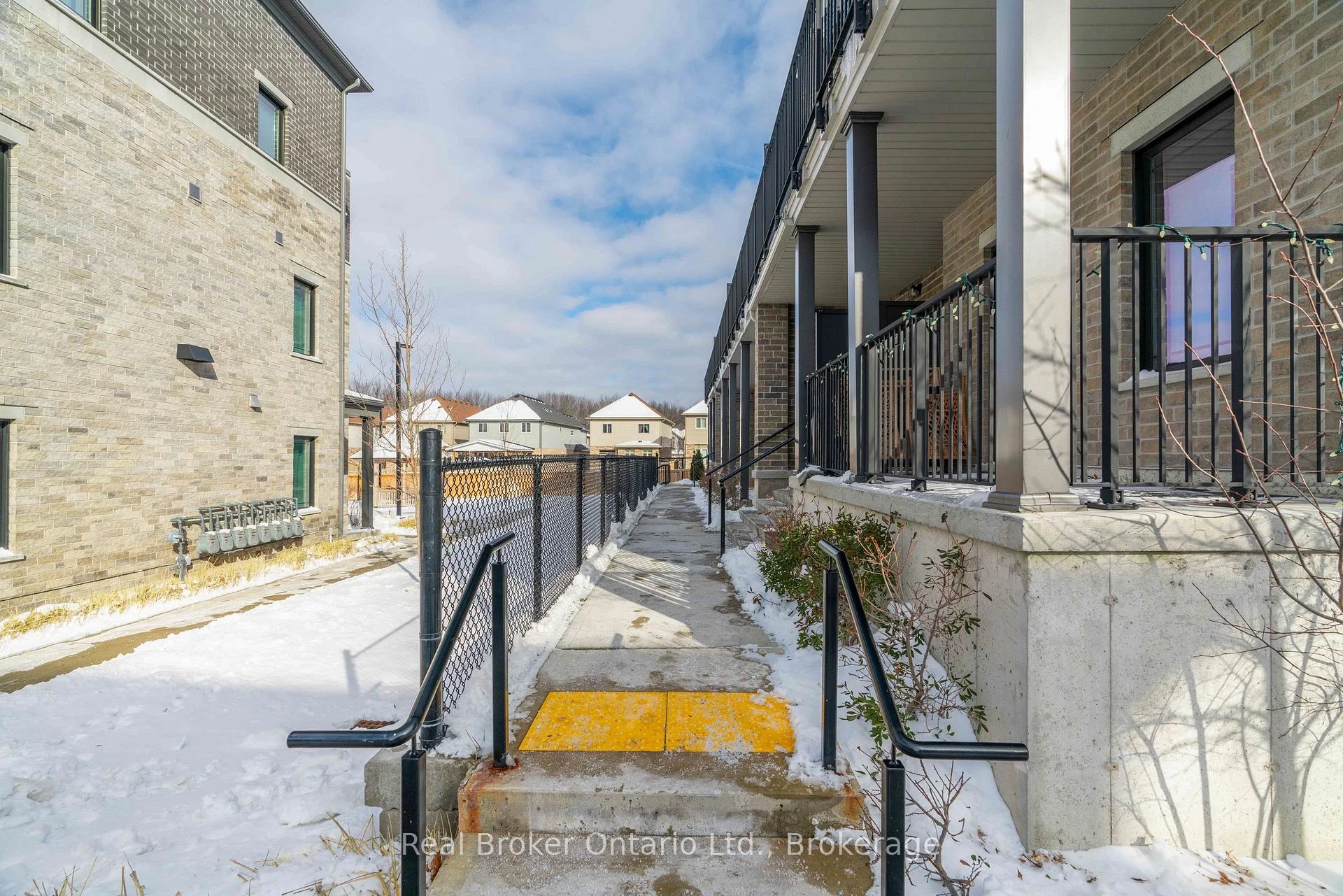 Photo 6 of Unit 5, 107 Westra Drive, Guelph, Willow West/Sugarbush/West Acres — HOMEH