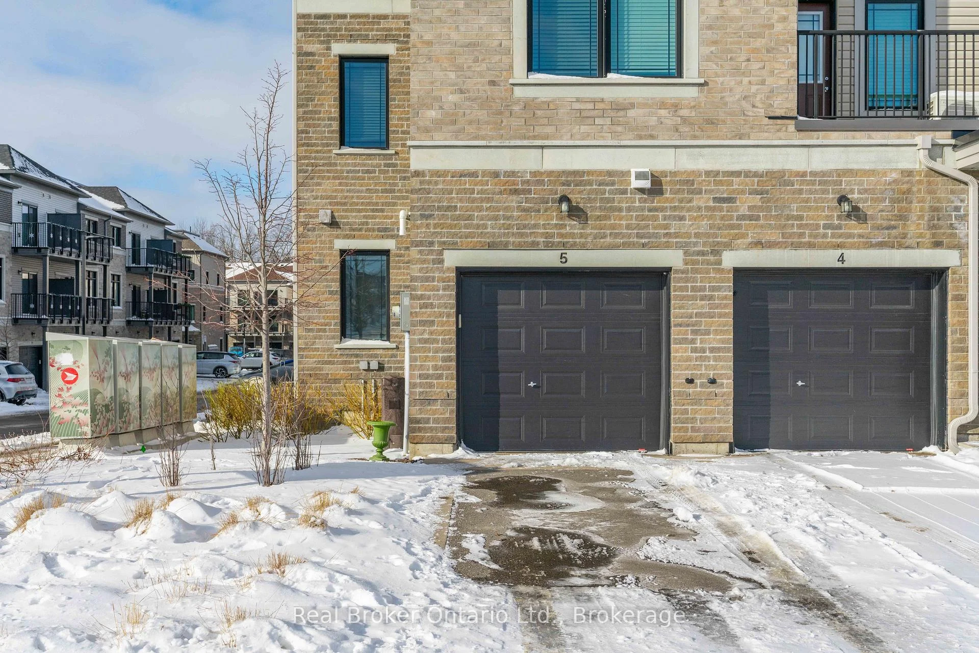 Photo 8 of Unit 5, 107 Westra Drive, Guelph, Willow West/Sugarbush/West Acres — HOMEH