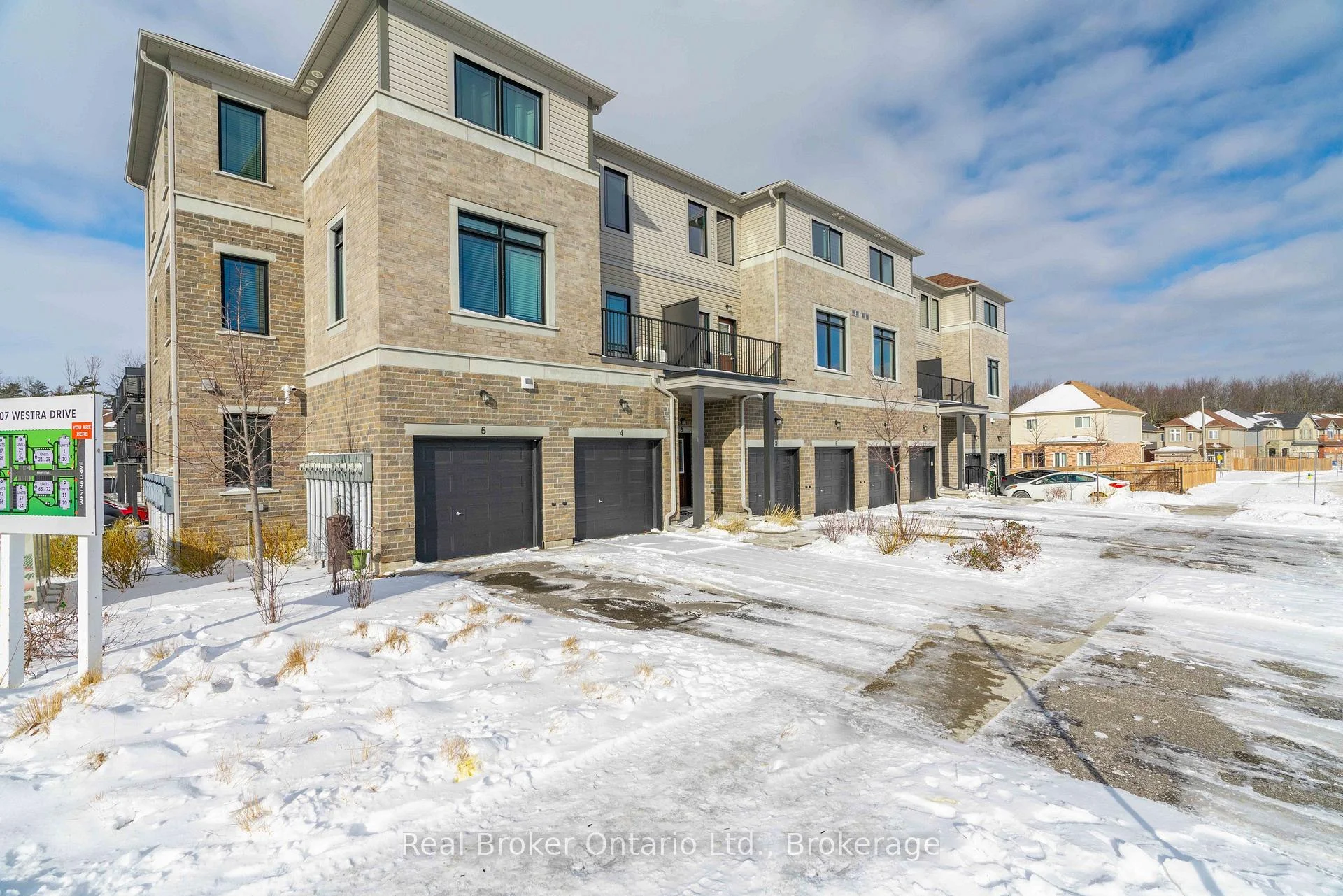 Photo 11 of Unit 5, 107 Westra Drive, Guelph, Willow West/Sugarbush/West Acres — HOMEH