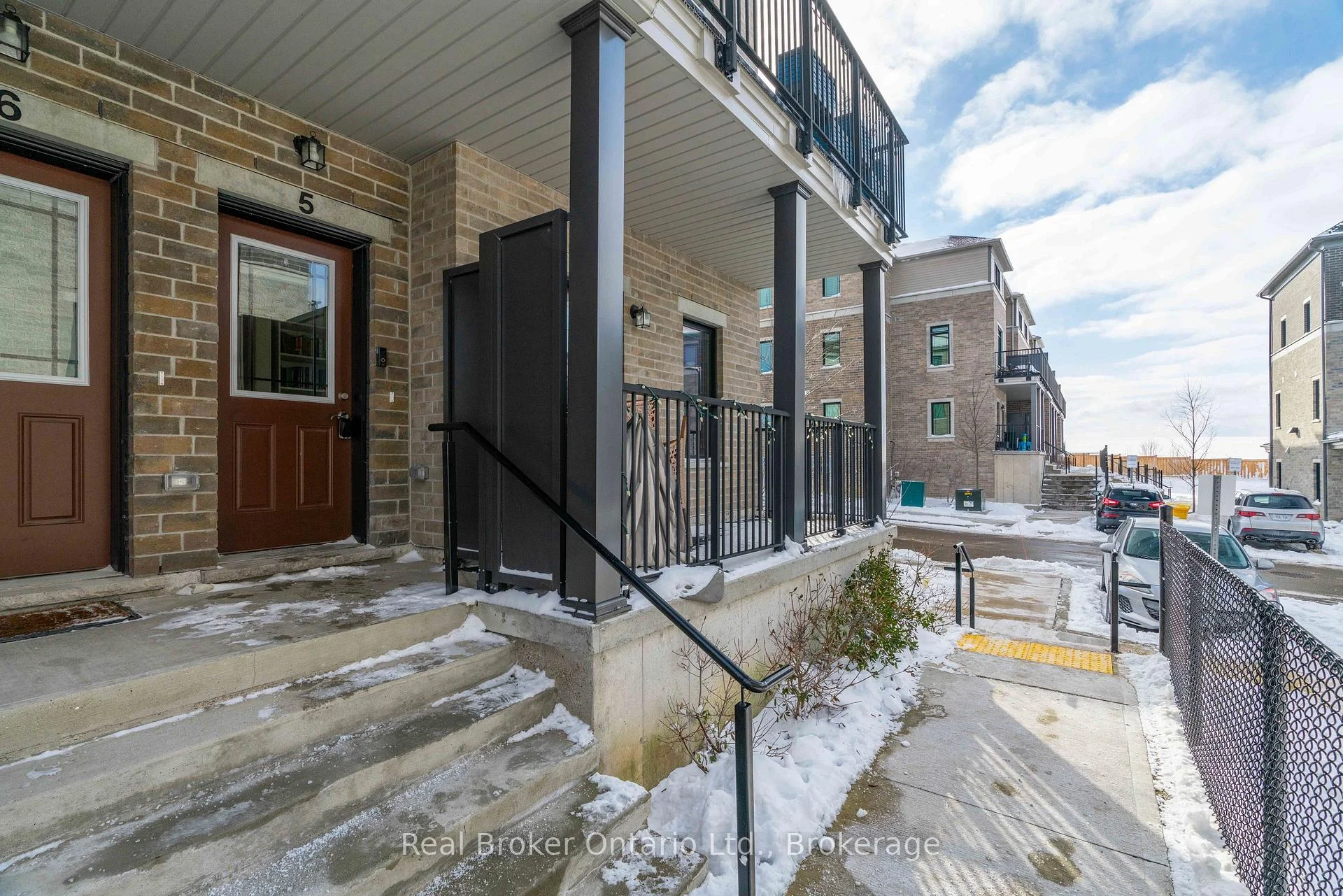 Photo 13 of Unit 5, 107 Westra Drive, Guelph, Willow West/Sugarbush/West Acres — HOMEH
