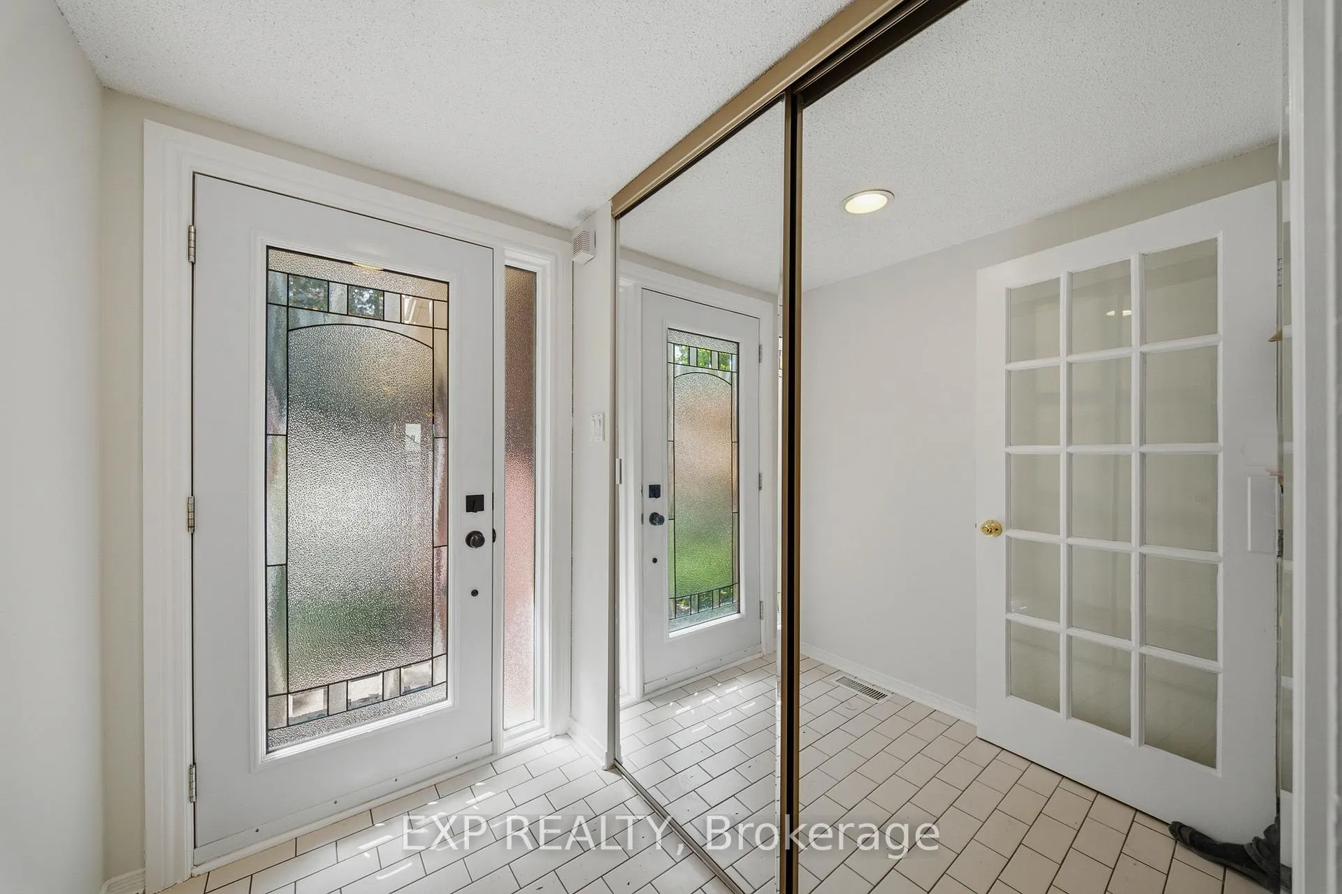Photo 3 of 2023 Rolling Brook Drive, Ottawa, Chapel Hill South - Orleans Village — HOMEH