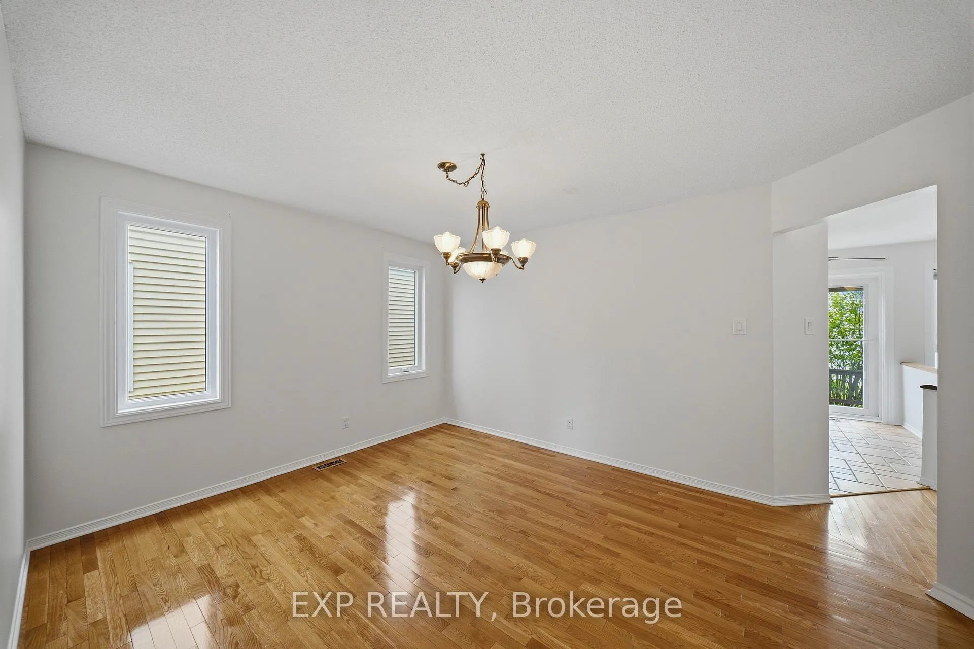 Photo 5 of 2023 Rolling Brook Drive, Ottawa, Chapel Hill South - Orleans Village — HOMEH