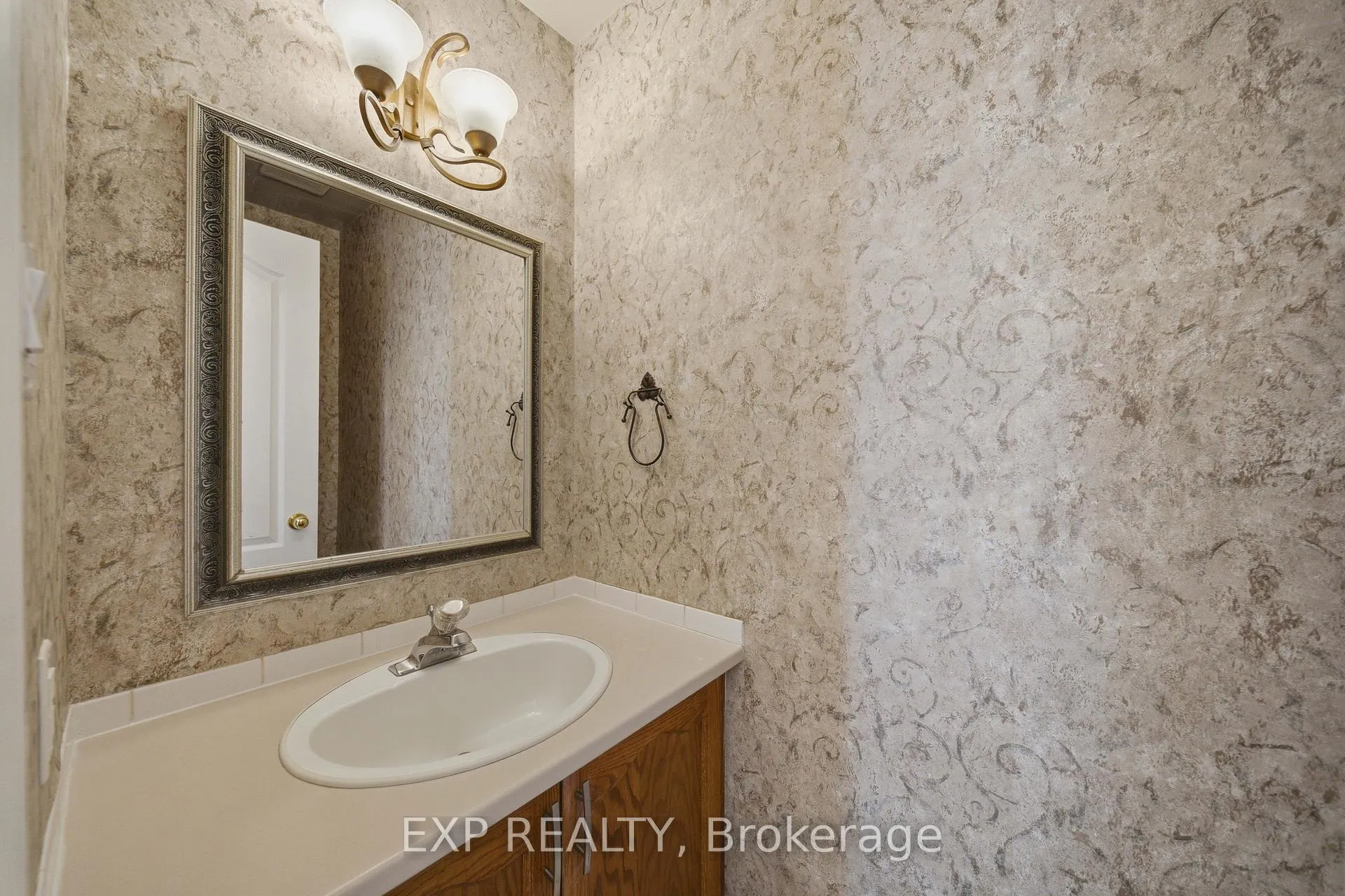 Photo 10 of 2023 Rolling Brook Drive, Ottawa, Chapel Hill South - Orleans Village — HOMEH