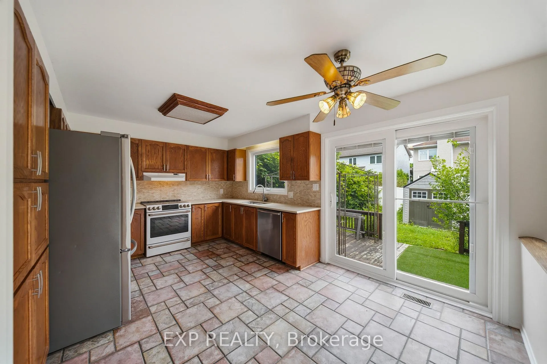 Photo 11 of 2023 Rolling Brook Drive, Ottawa, Chapel Hill South - Orleans Village — HOMEH