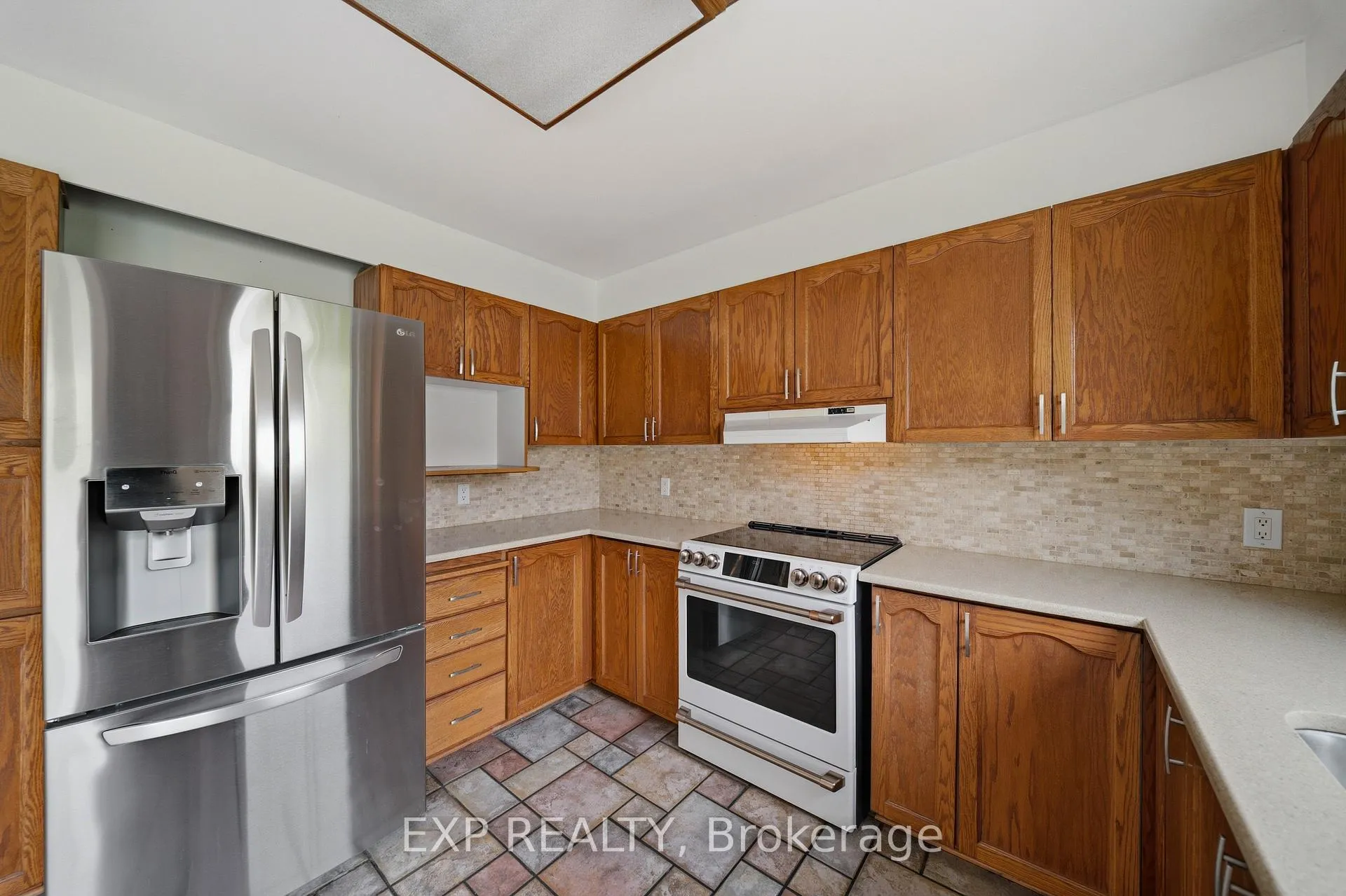Photo 12 of 2023 Rolling Brook Drive, Ottawa, Chapel Hill South - Orleans Village — HOMEH