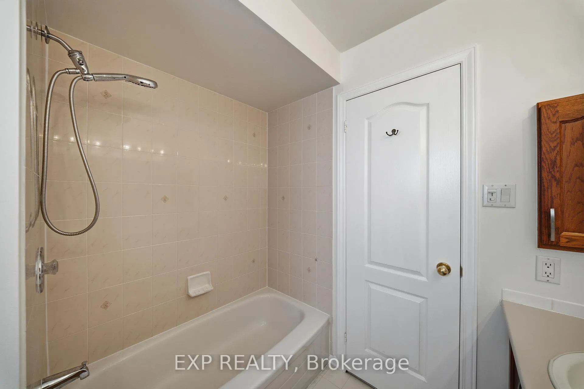 Photo 23 of 2023 Rolling Brook Drive, Ottawa, Chapel Hill South - Orleans Village — HOMEH