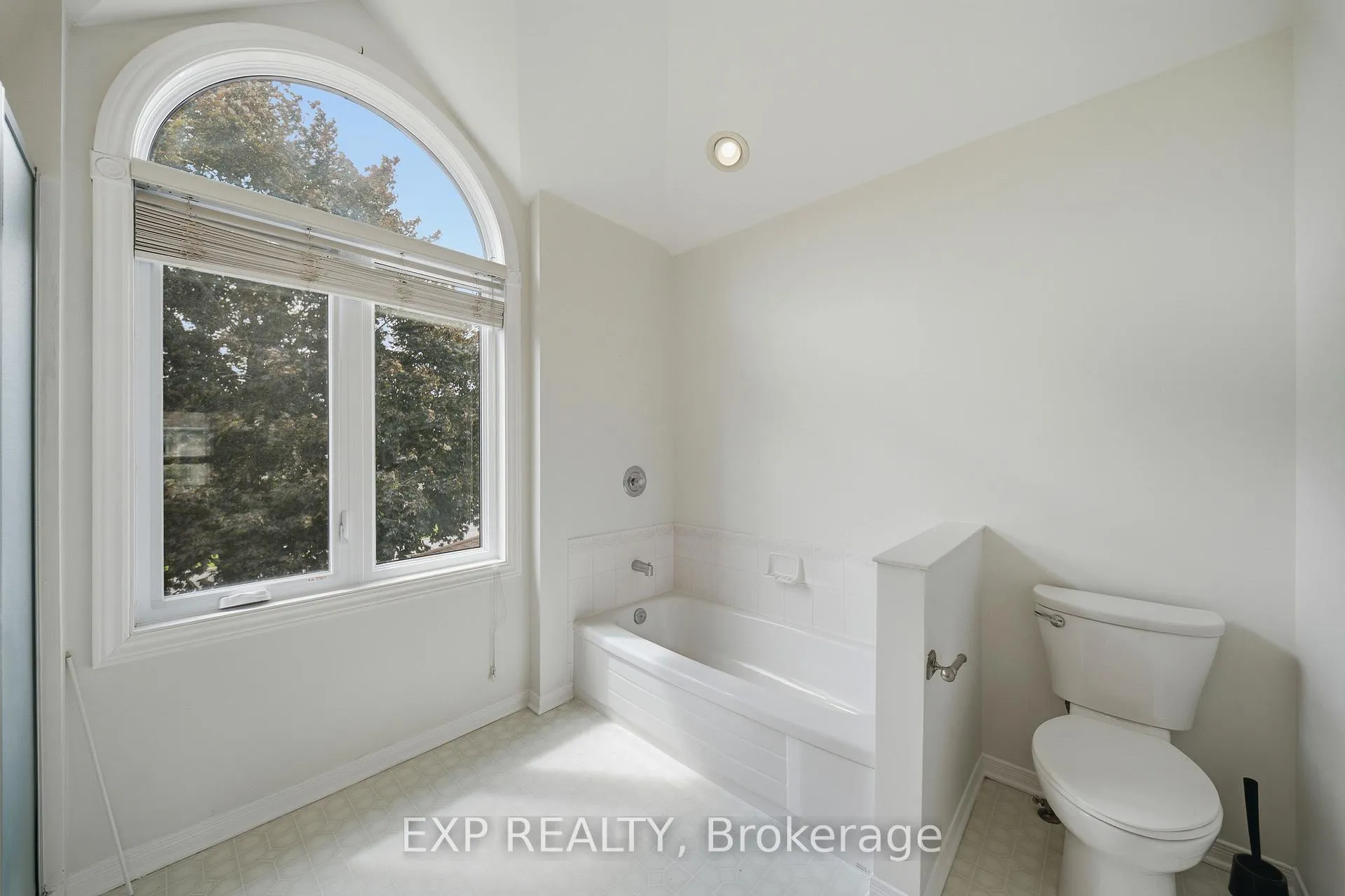 Photo 28 of 2023 Rolling Brook Drive, Ottawa, Chapel Hill South - Orleans Village — HOMEH
