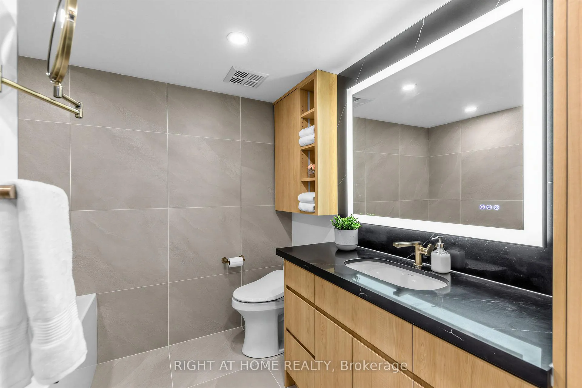 Photo 26 of Unit 1505, 25 The Espalanade, Toronto, Waterfront Communities — HOMEH
