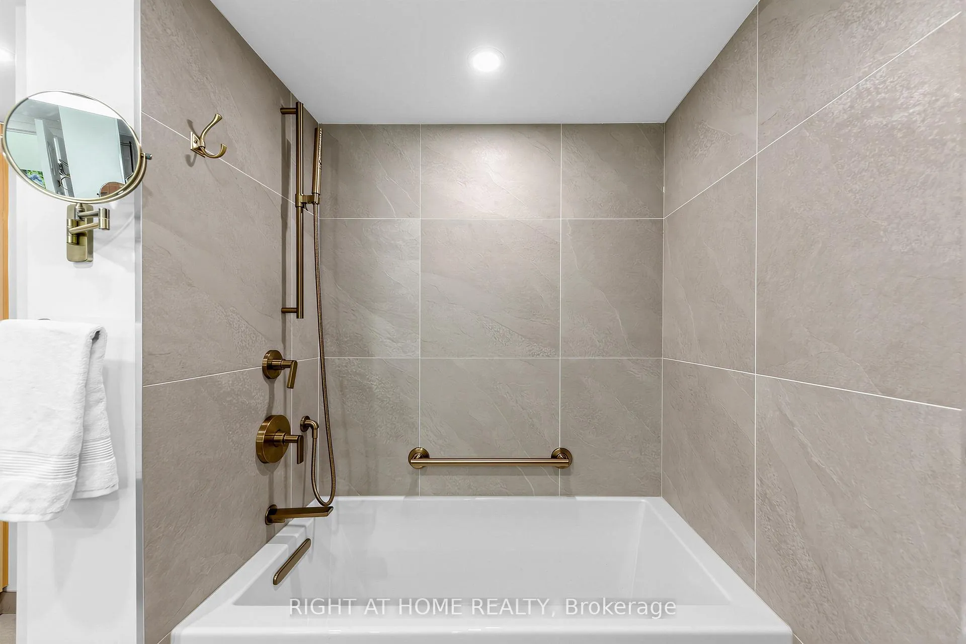 Photo 27 of Unit 1505, 25 The Espalanade, Toronto, Waterfront Communities — HOMEH