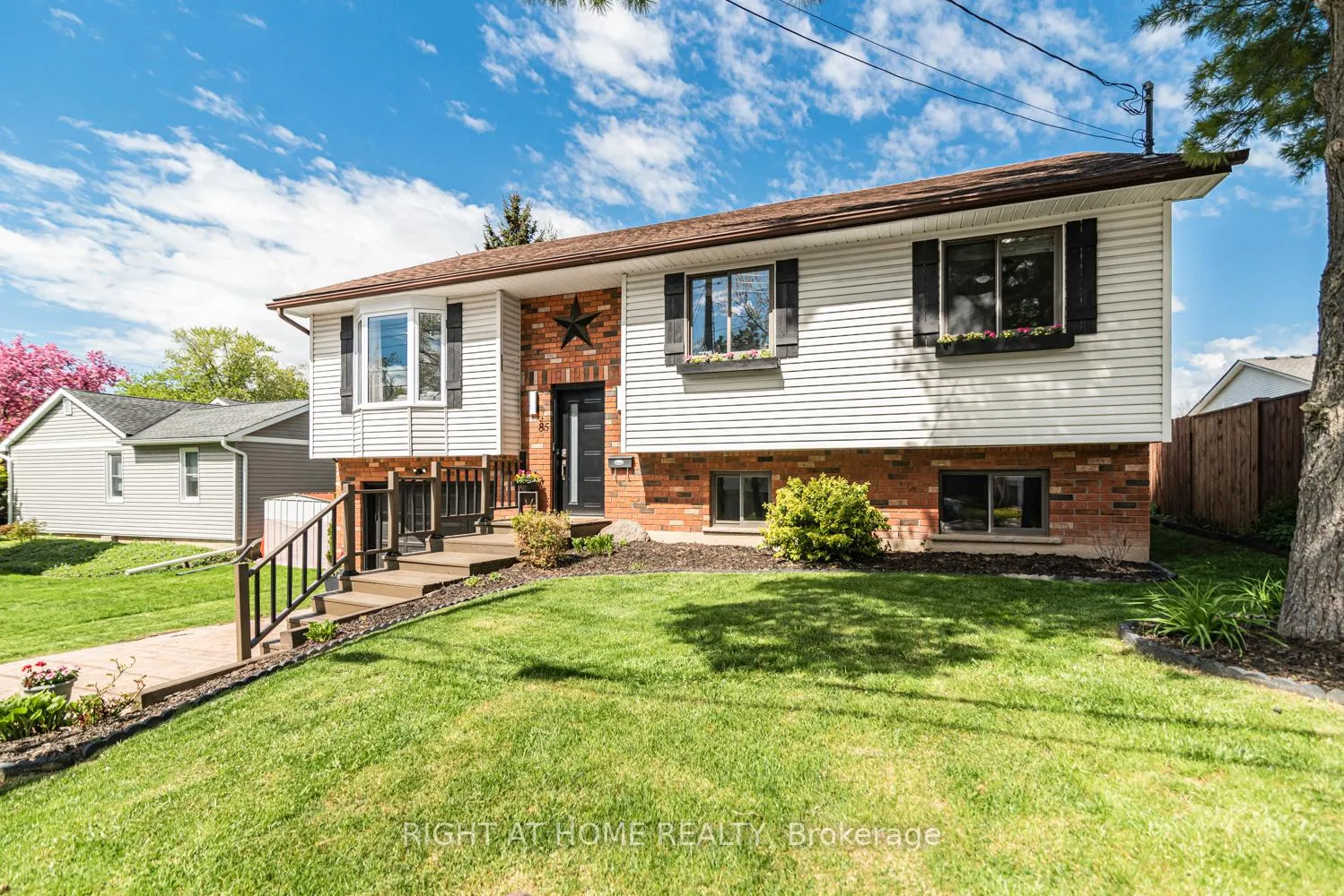 Photo 1 of 85 Aberdeen Street, Haldimand — HOMEH