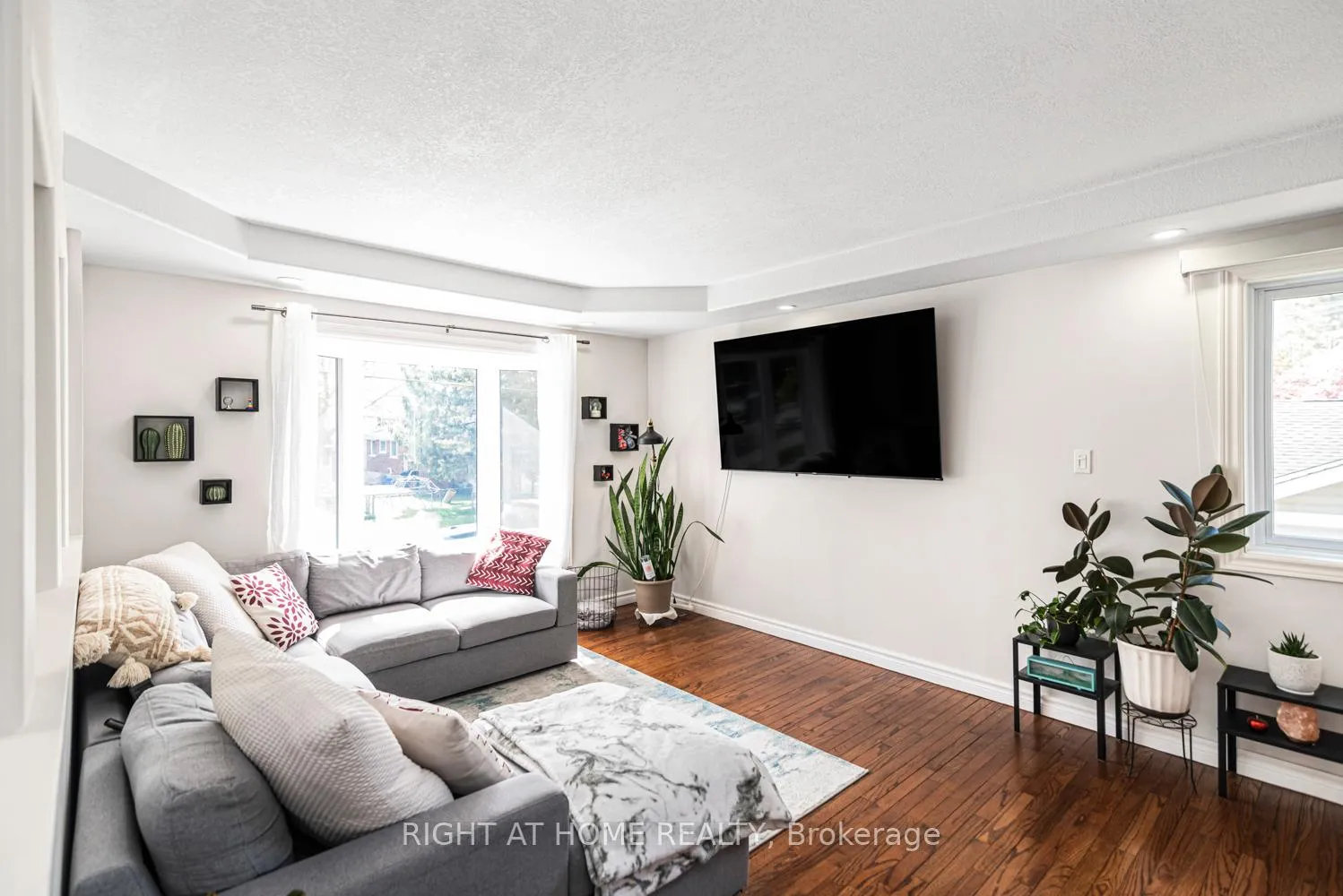 Photo 11 of 85 Aberdeen Street, Haldimand — HOMEH