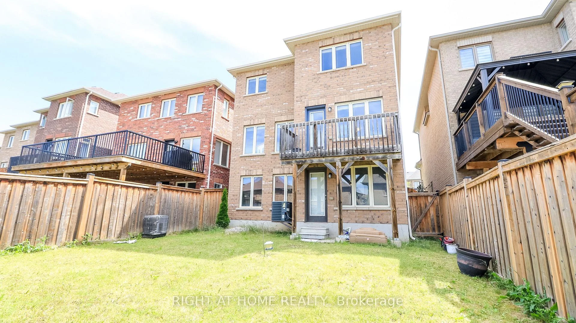 Photo 3 of 8 Cherry Lane, New Tecumseth, Alliston — HOMEH