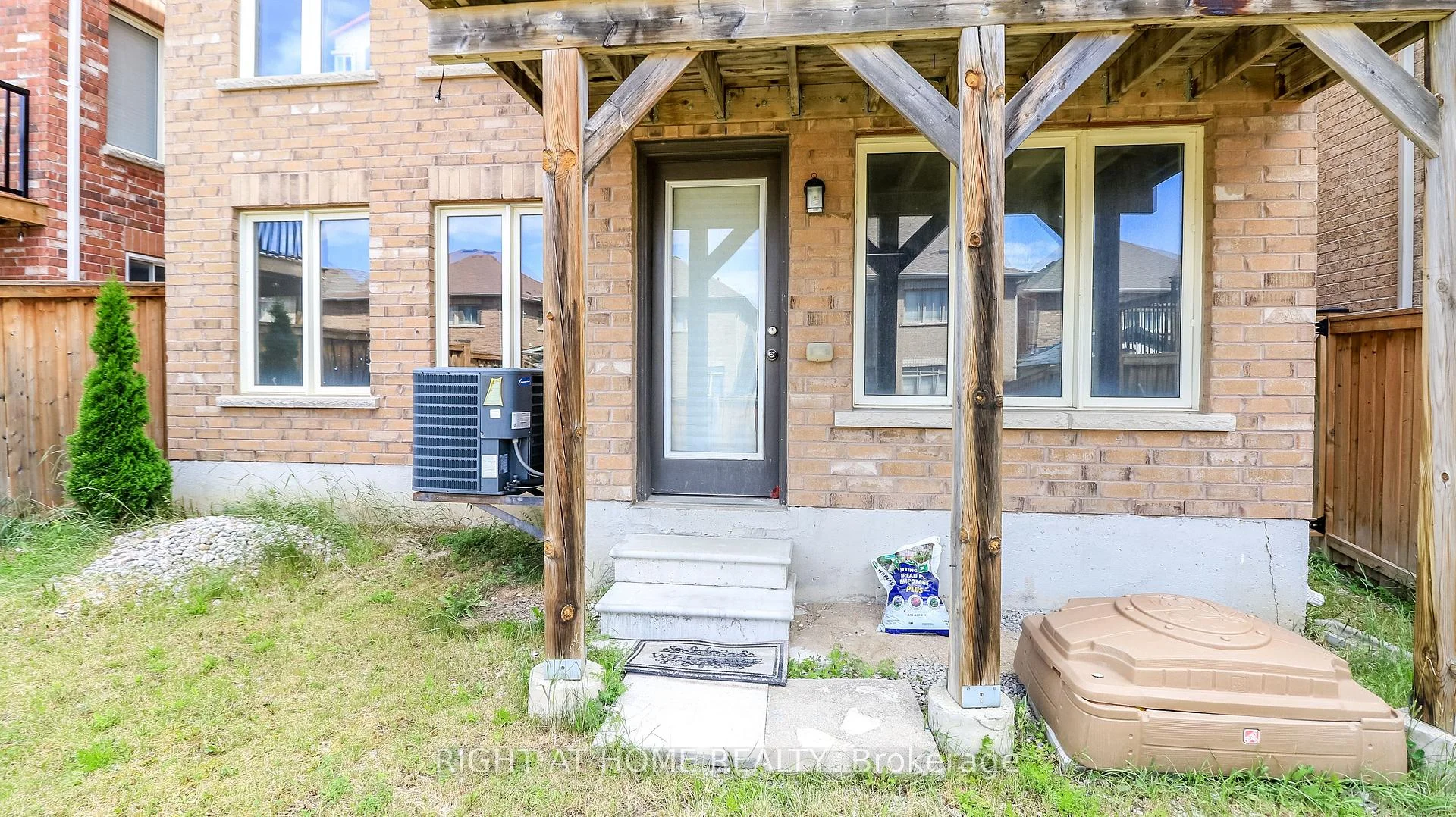 Photo 6 of 8 Cherry Lane, New Tecumseth, Alliston — HOMEH