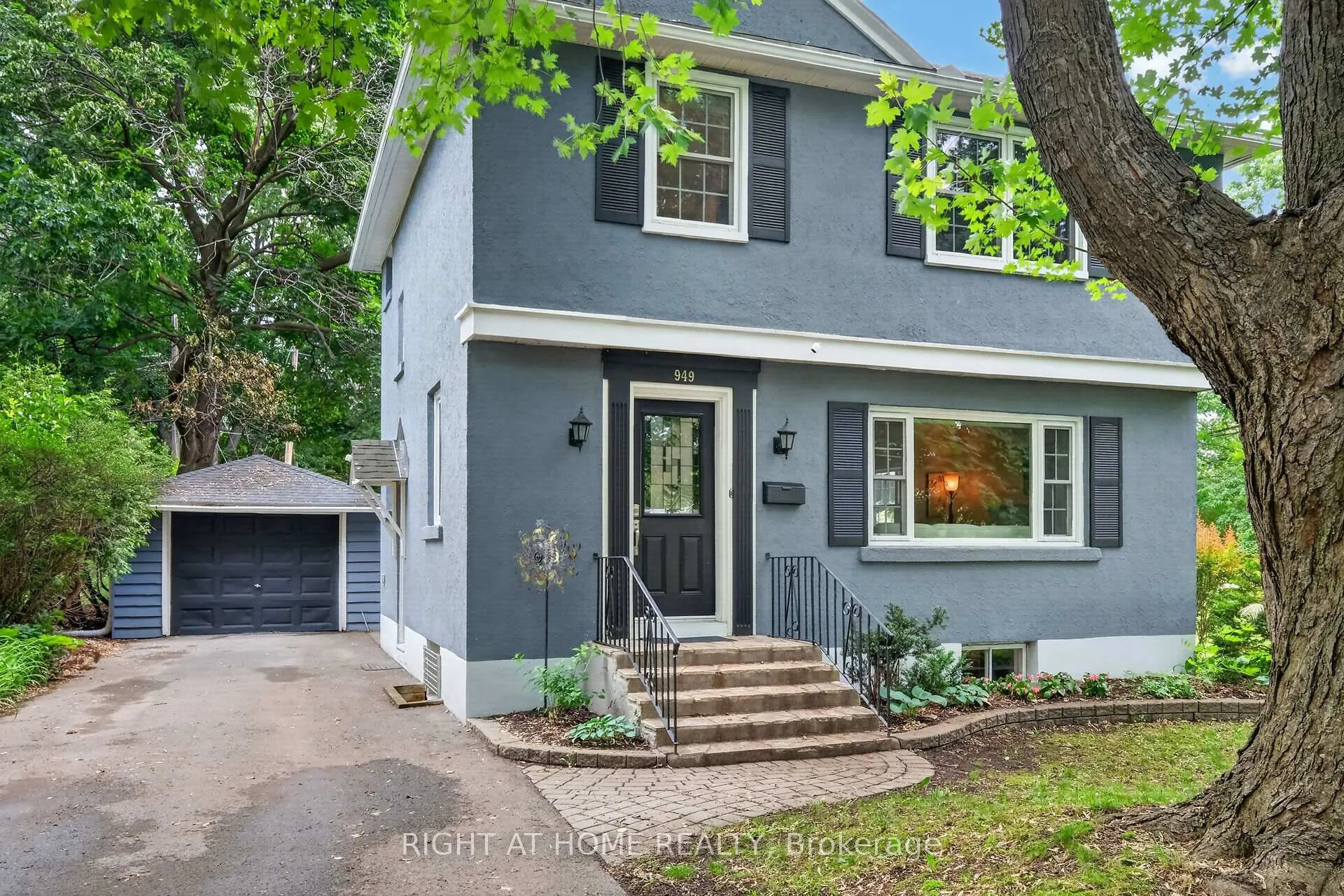 Photo 2 of 949 Kingsmere Avenue, Ottawa, McKellar Heights/Glabar Park — HOMEH