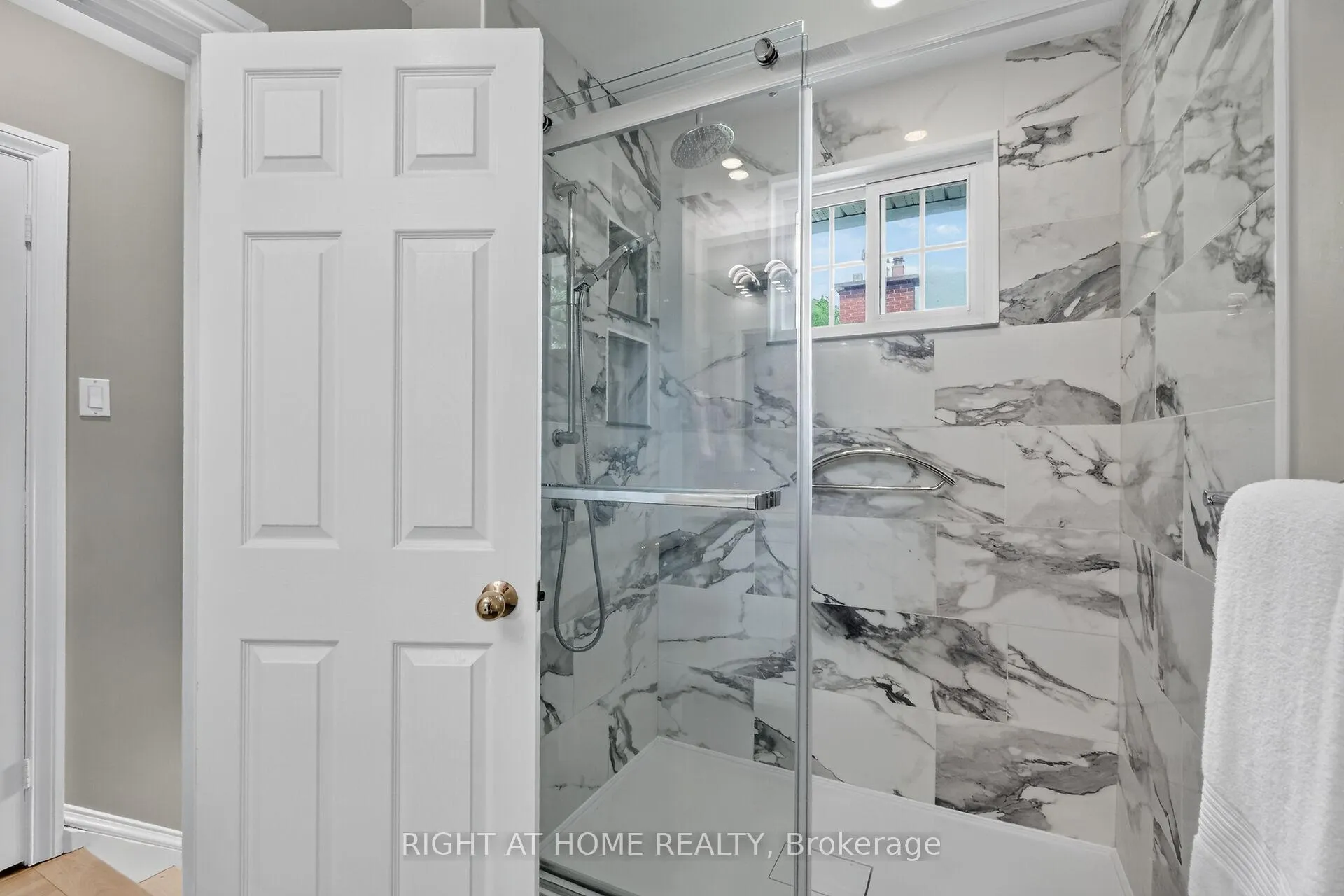Photo 26 of 949 Kingsmere Avenue, Ottawa, McKellar Heights/Glabar Park — HOMEH