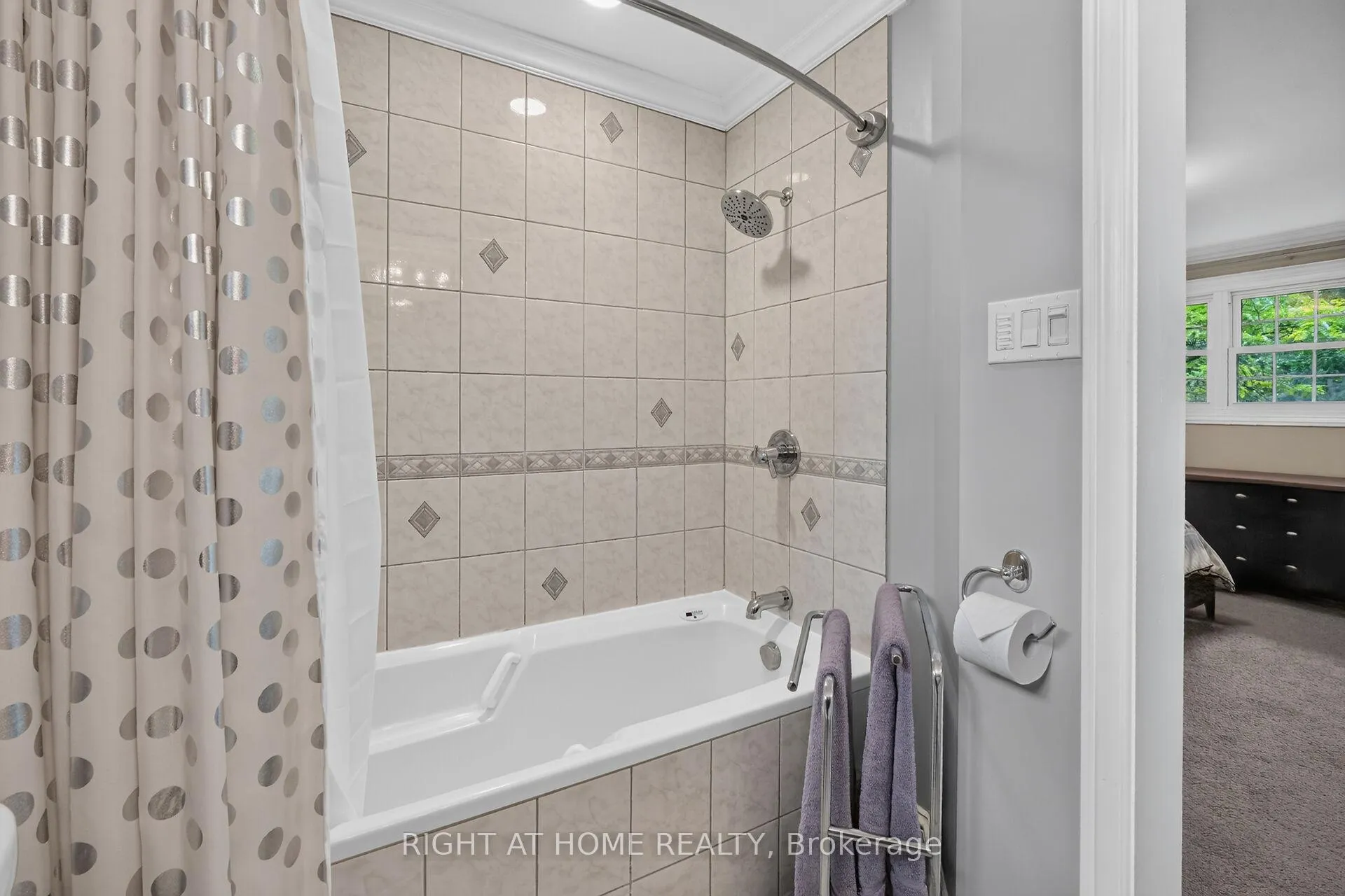 Photo 31 of 949 Kingsmere Avenue, Ottawa, McKellar Heights/Glabar Park — HOMEH