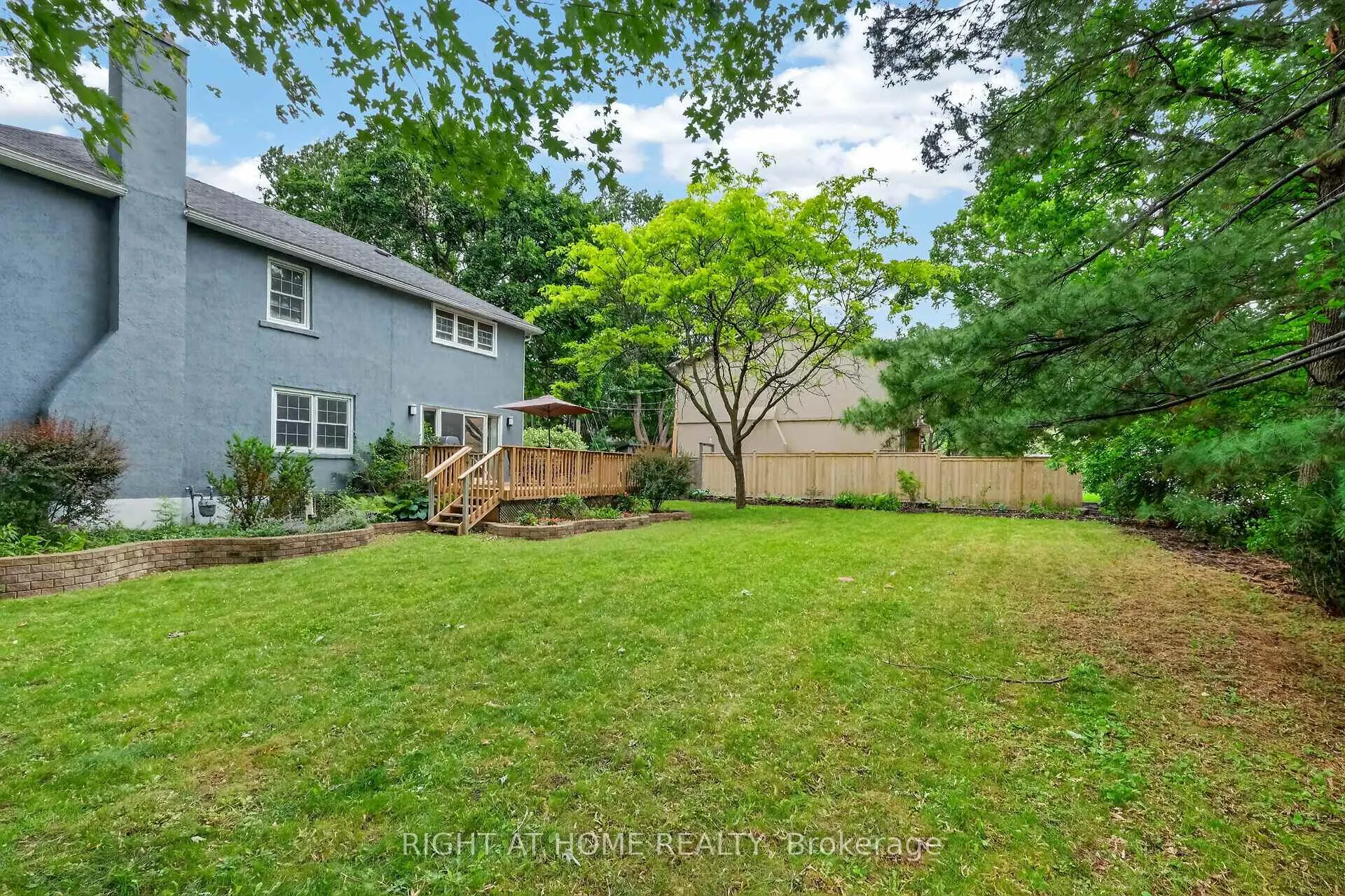 Photo 36 of 949 Kingsmere Avenue, Ottawa, McKellar Heights/Glabar Park — HOMEH