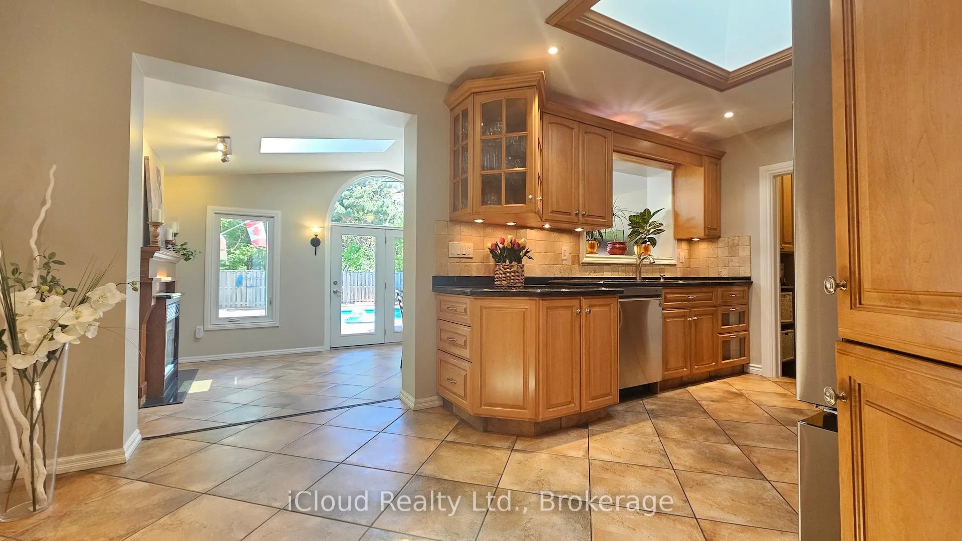 Photo 5 of 1066 Marley Crescent, Burlington, LaSalle — HOMEH
