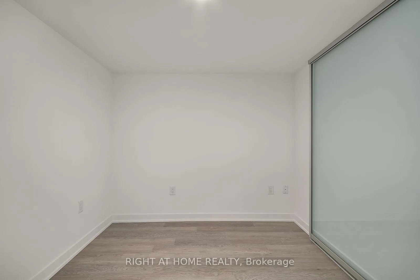 Photo 9 of Unit 301, 3 Strathgowan Avenue, Toronto, Lawrence Park South — HOMEH