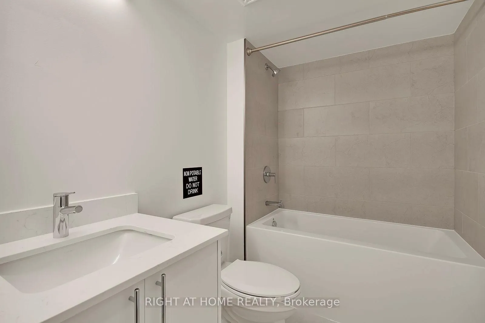 Photo 15 of Unit 301, 3 Strathgowan Avenue, Toronto, Lawrence Park South — HOMEH