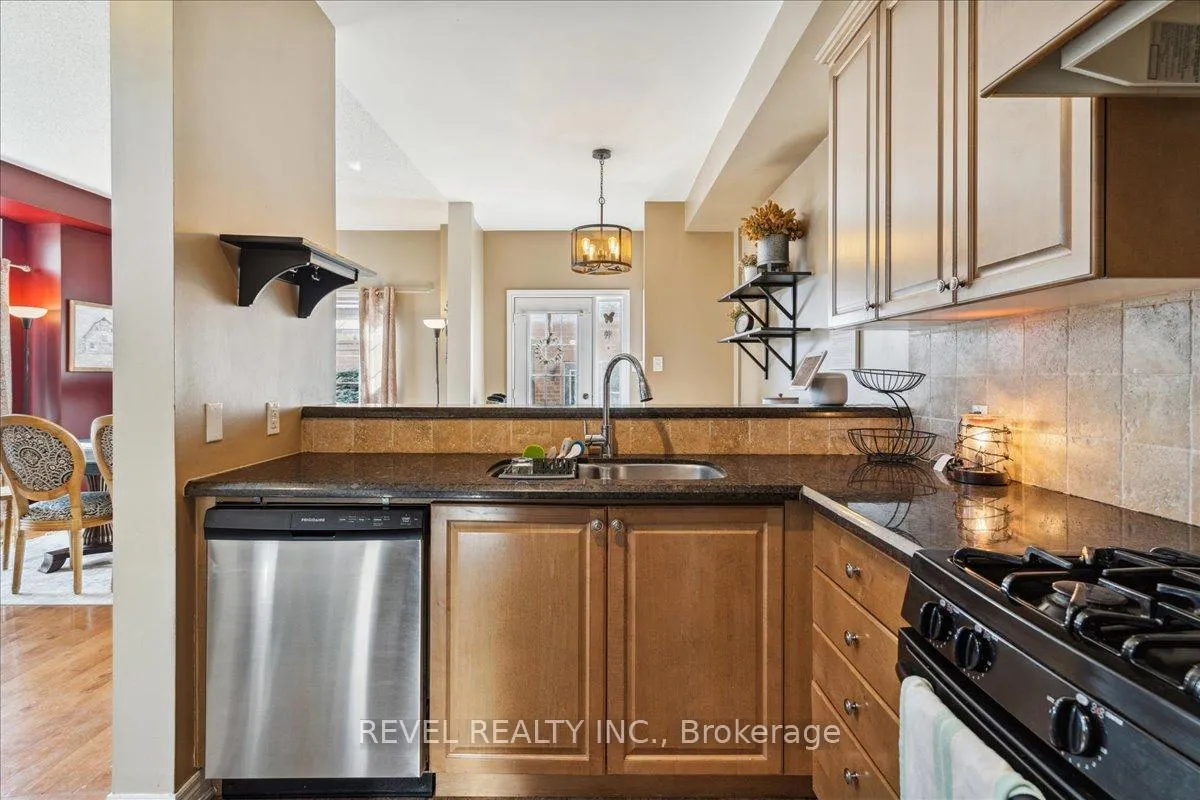 Photo 14 of 63 Westhampton Way, Hamilton, Winona Park — HOMEH