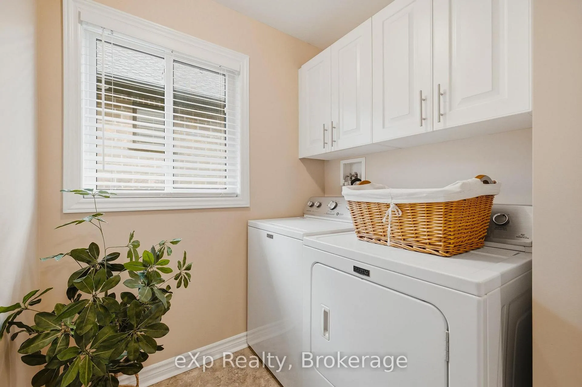 Photo 10 of 180 Ruby's Crescent, Wellington North, Mount Forest — HOMEH
