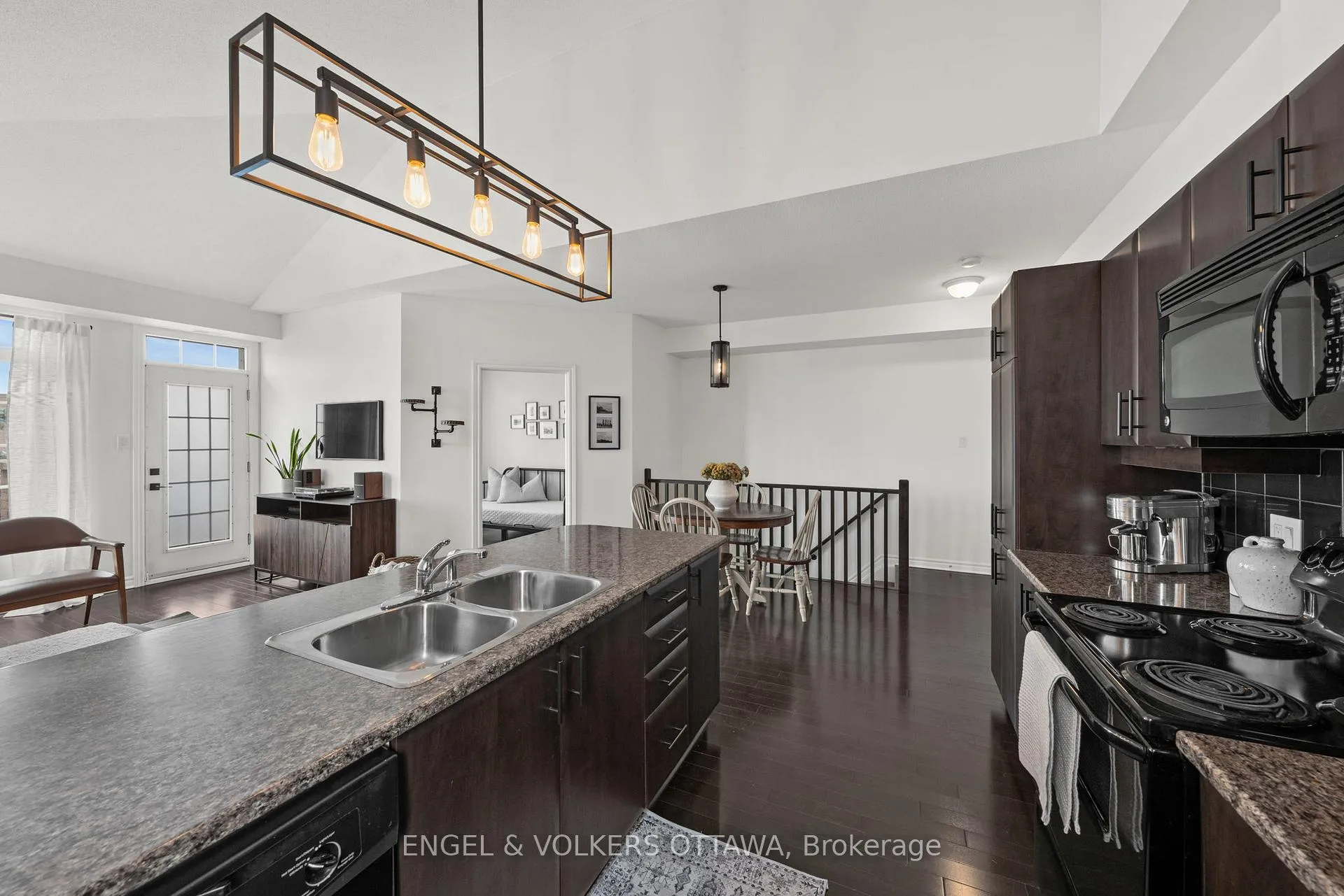 Photo 10 of 362 Royal Fern Way, Ottawa, Riverside South/Gloucester Glen — HOMEH