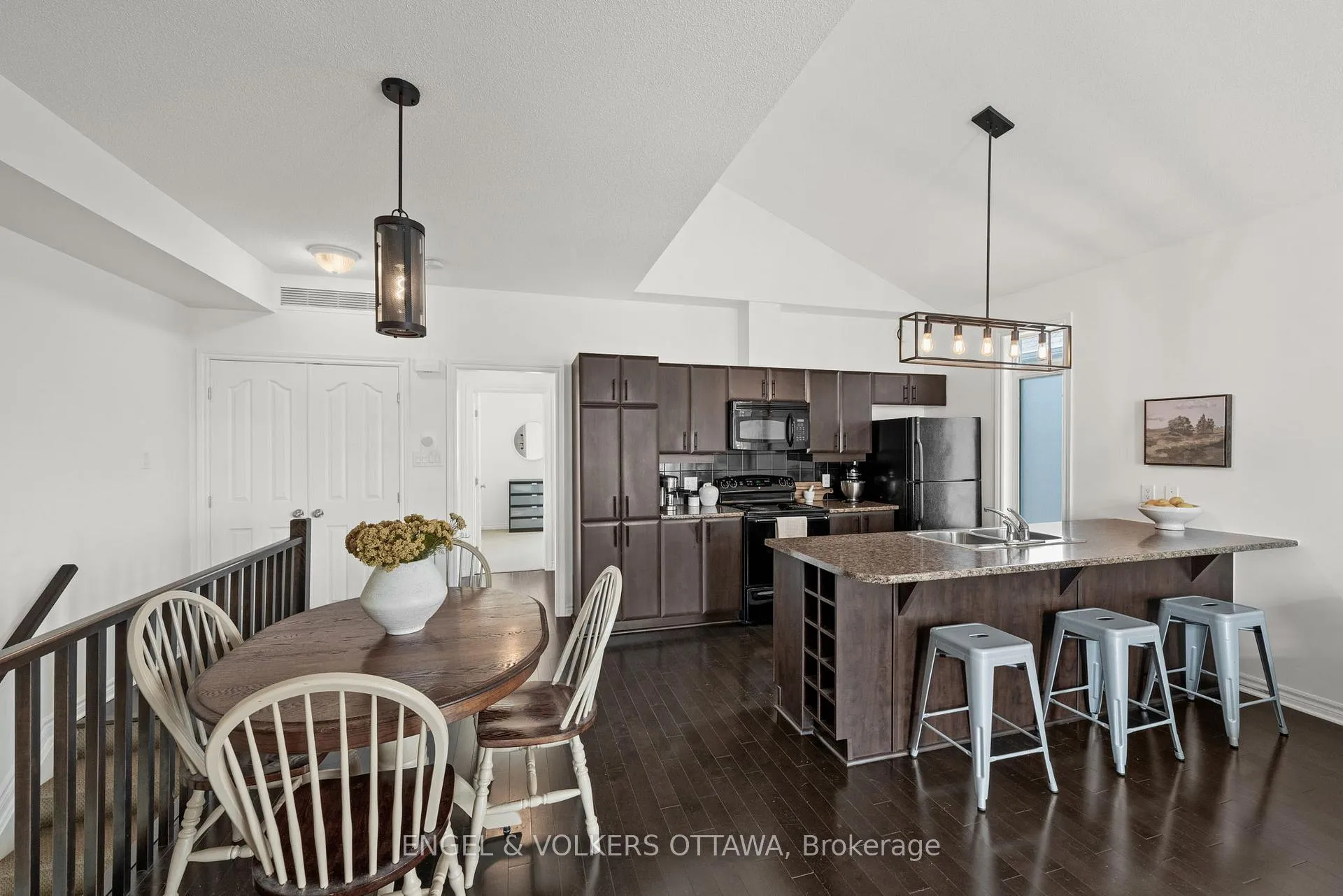 Photo 11 of 362 Royal Fern Way, Ottawa, Riverside South/Gloucester Glen — HOMEH