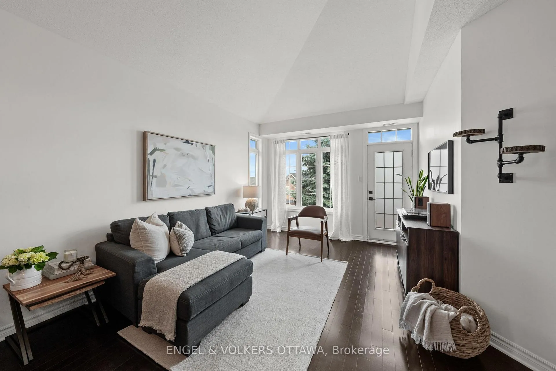 Photo 15 of 362 Royal Fern Way, Ottawa, Riverside South/Gloucester Glen — HOMEH