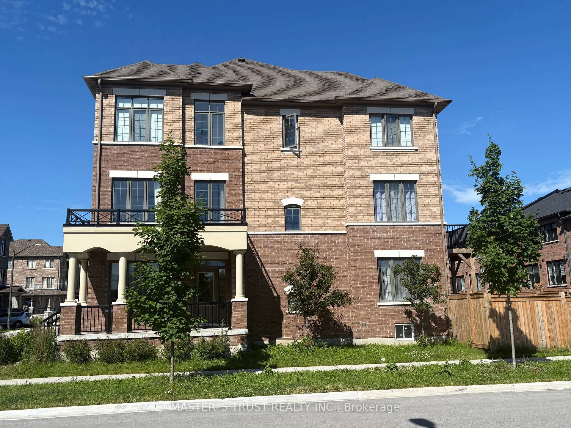 Photo 3 of 2 Hallmark Way, Whitby, Lynde Creek — HOMEH