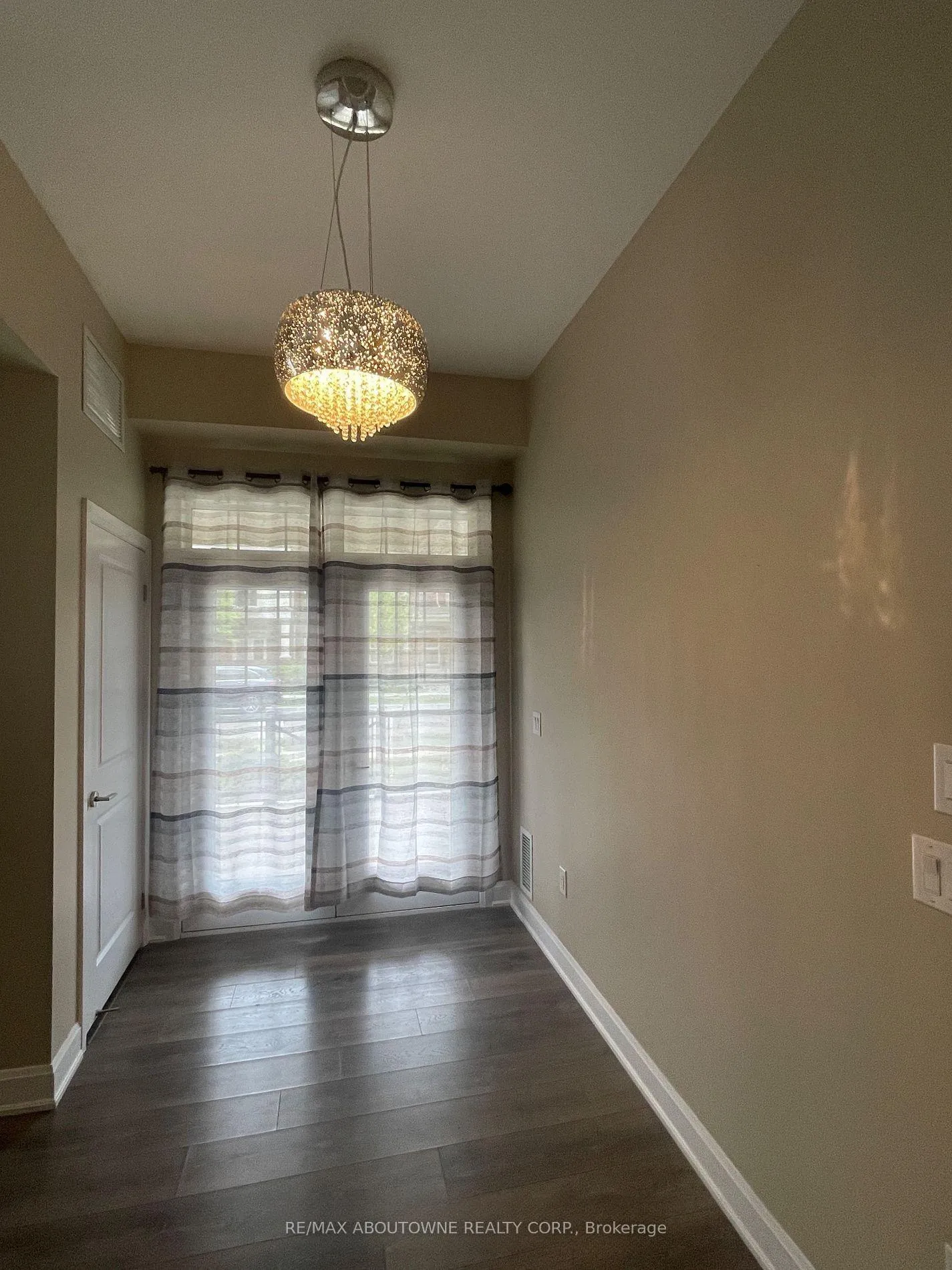 Photo 4 of Unit 101, 276 Gatwick Drive, Oakville, River Oaks — HOMEH