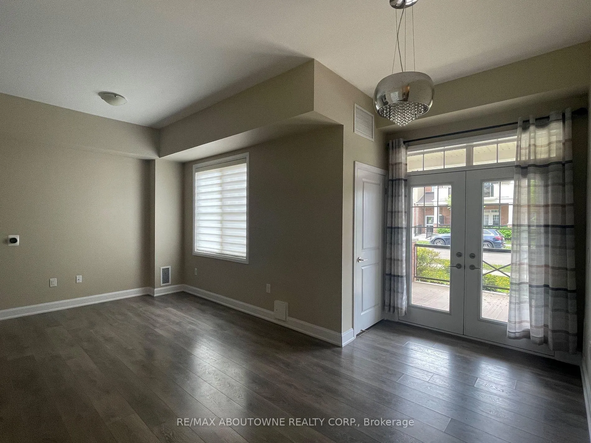 Photo 5 of Unit 101, 276 Gatwick Drive, Oakville, River Oaks — HOMEH
