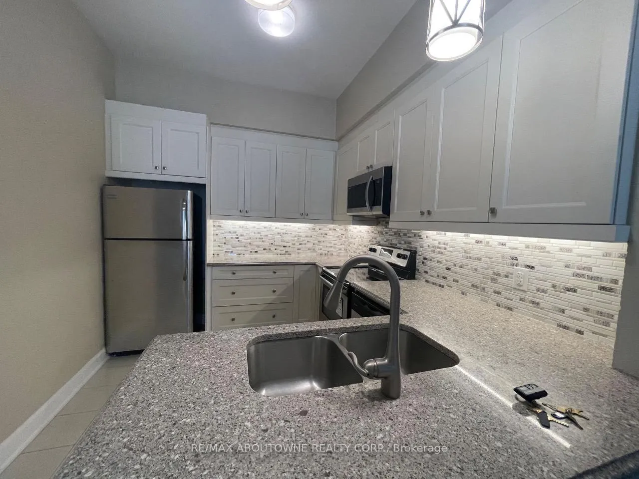 Photo 6 of Unit 101, 276 Gatwick Drive, Oakville, River Oaks — HOMEH