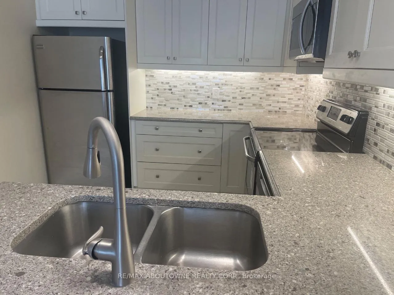 Photo 7 of Unit 101, 276 Gatwick Drive, Oakville, River Oaks — HOMEH