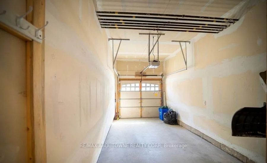 Photo 12 of Unit 101, 276 Gatwick Drive, Oakville, River Oaks — HOMEH