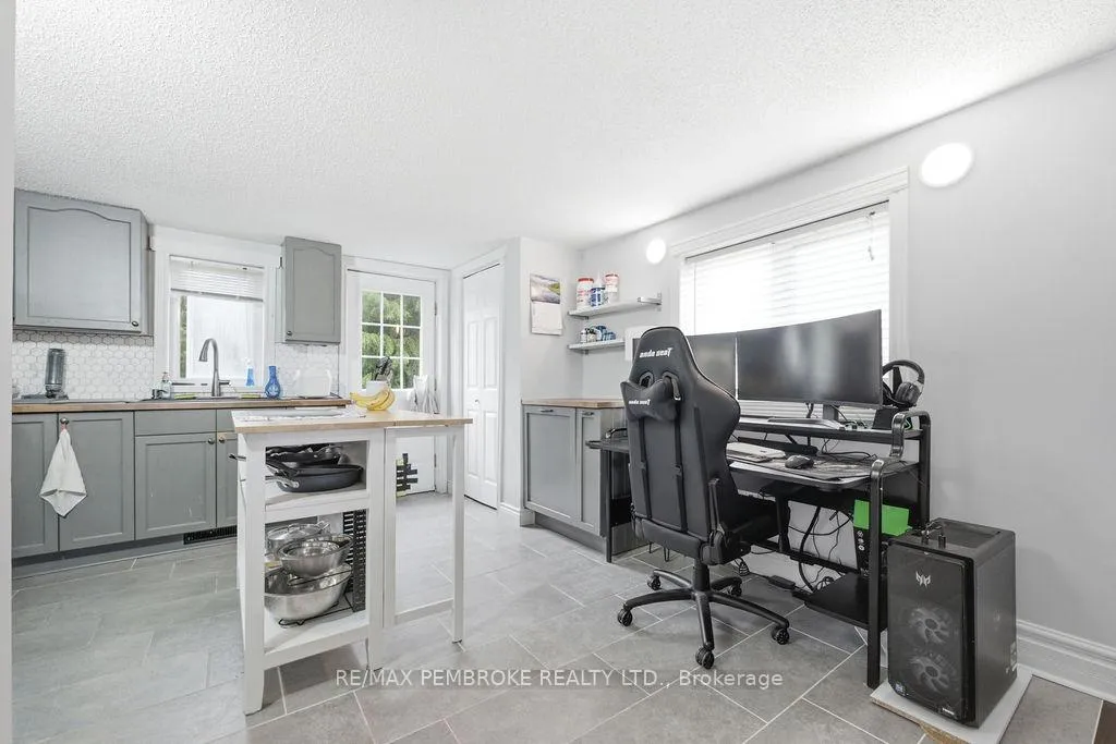 Photo 6 of 1 Violet Street, Petawawa, Petawawa — HOMEH