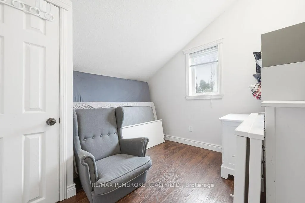 Photo 17 of 1 Violet Street, Petawawa, Petawawa — HOMEH