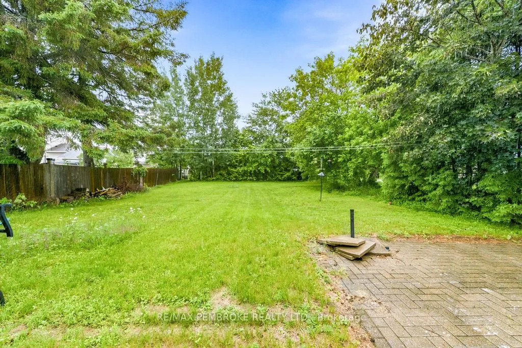 Photo 21 of 1 Violet Street, Petawawa, Petawawa — HOMEH