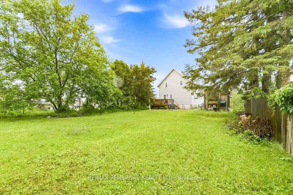 Photo 22 of 1 Violet Street, Petawawa, Petawawa — HOMEH