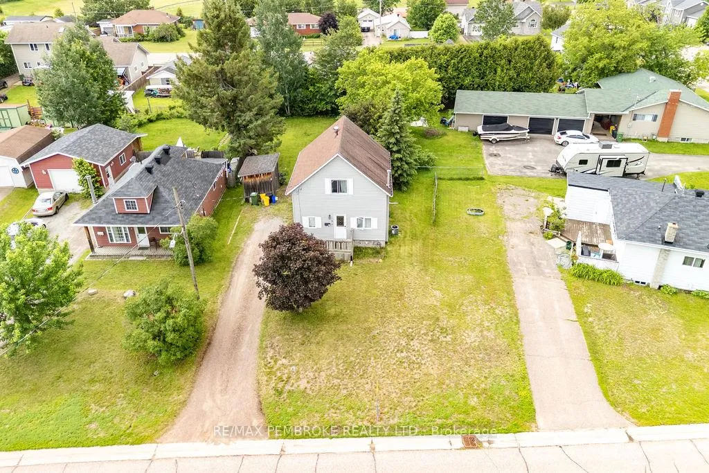 Photo 24 of 1 Violet Street, Petawawa, Petawawa — HOMEH