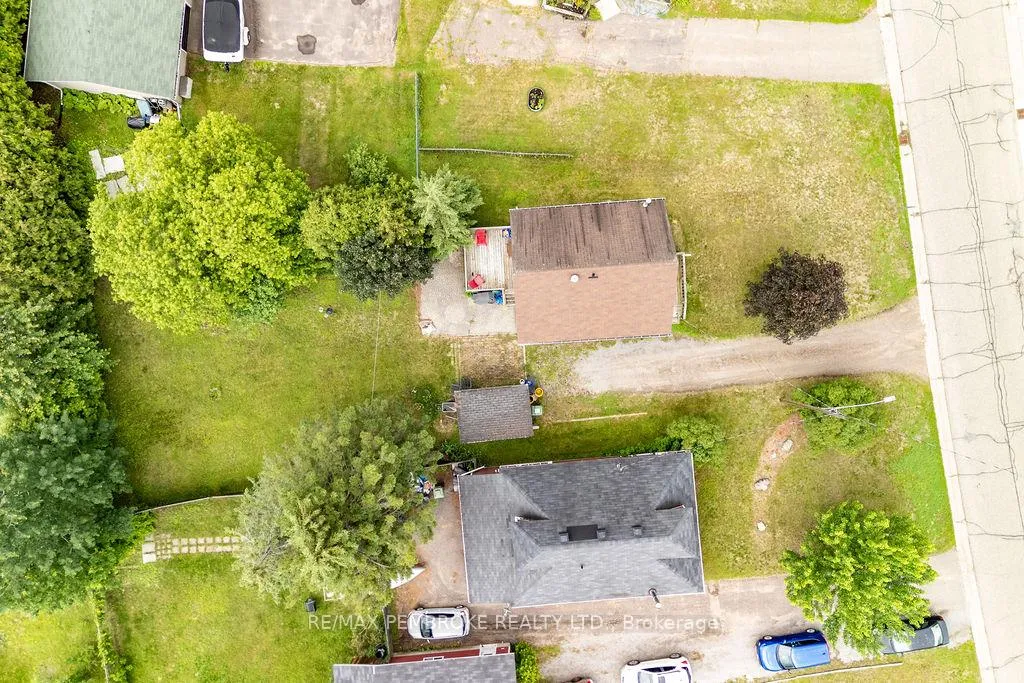 Photo 25 of 1 Violet Street, Petawawa, Petawawa — HOMEH