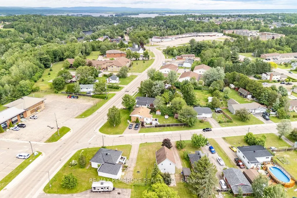 Photo 26 of 1 Violet Street, Petawawa, Petawawa — HOMEH